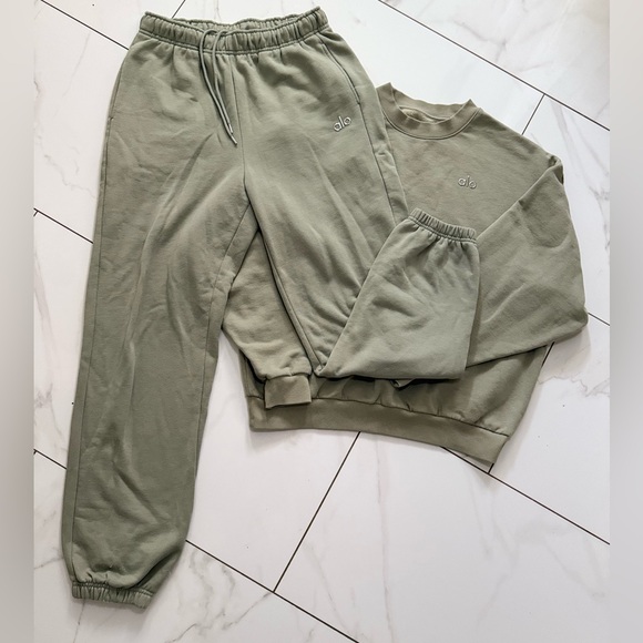 Alo Matching Sweat Set - Picture 1 of 7